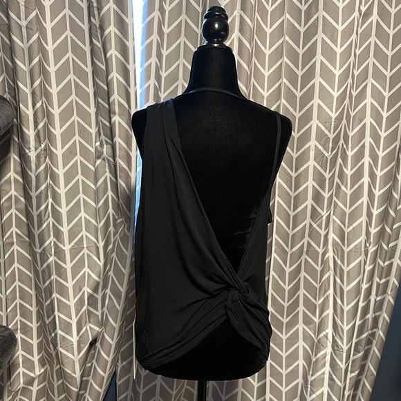 Lululemon Dare to Drop Tank. NWT size 6 - Picture 2 of 7